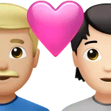 하트가 있는 커플: 남자, 사람, Medium-밝은 피부 톤, 밝은 피부 톤 — Apple