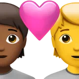 하트가 있는 커플: 사람, 사람, 약간 어두운 피부 톤, 피부 톤 없음 — Apple