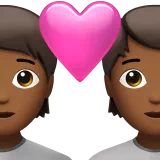 하트가 있는 커플: 사람, 사람, 약간 어두운 피부 톤 — Apple