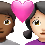 하트가 있는 커플: 사람, 여자, 약간 어두운 피부 톤, 밝은 피부 톤 — Apple