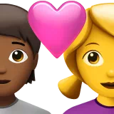 하트가 있는 커플: 사람, 여자, 약간 어두운 피부 톤, 피부 톤 없음 — Apple