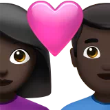 마음을 가진 커플: 여자, 남자, 어두운 피부 톤 — Apple