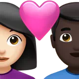 마음을 가진 커플: 여자, 남자, 밝은 피부 톤, 어두운 피부 톤 — Apple
