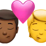키스: 남자, 사람, 약간 어두운 피부 톤, 피부 톤 없음 — Apple