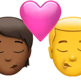 키스: 사람, 남자, 약간 어두운 피부 톤, 피부 톤 없음 — Apple