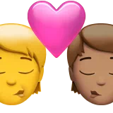 키스: 사람, 사람, 피부 톤 없음, 중간 피부 톤 — Apple