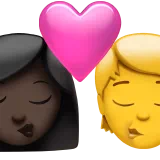 키스: 여자, 사람, 어두운 피부 톤, 피부 톤 없음 — Apple