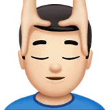 마사지를 받는 남자: 밝은 피부 톤 — Apple