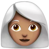 Woman: Medium Skin Tone, White Hair — Apple