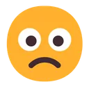 약간 찡그린 얼굴