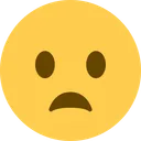 입을 벌리고 찡그린 얼굴