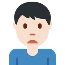 찡그린 남자: 밝은 피부 톤